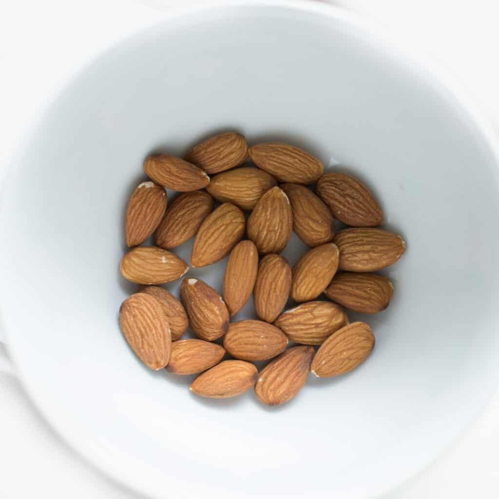 10 Common Foods That Promote Weight Loss Naturally 7 Common Foods That Promote Weight Loss Naturally;Almonds