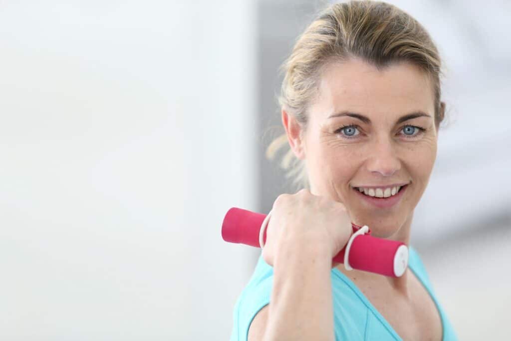 How to Lose Weight After 50: Your Step-by-Step Guide 3 Woman lifting dumbbells