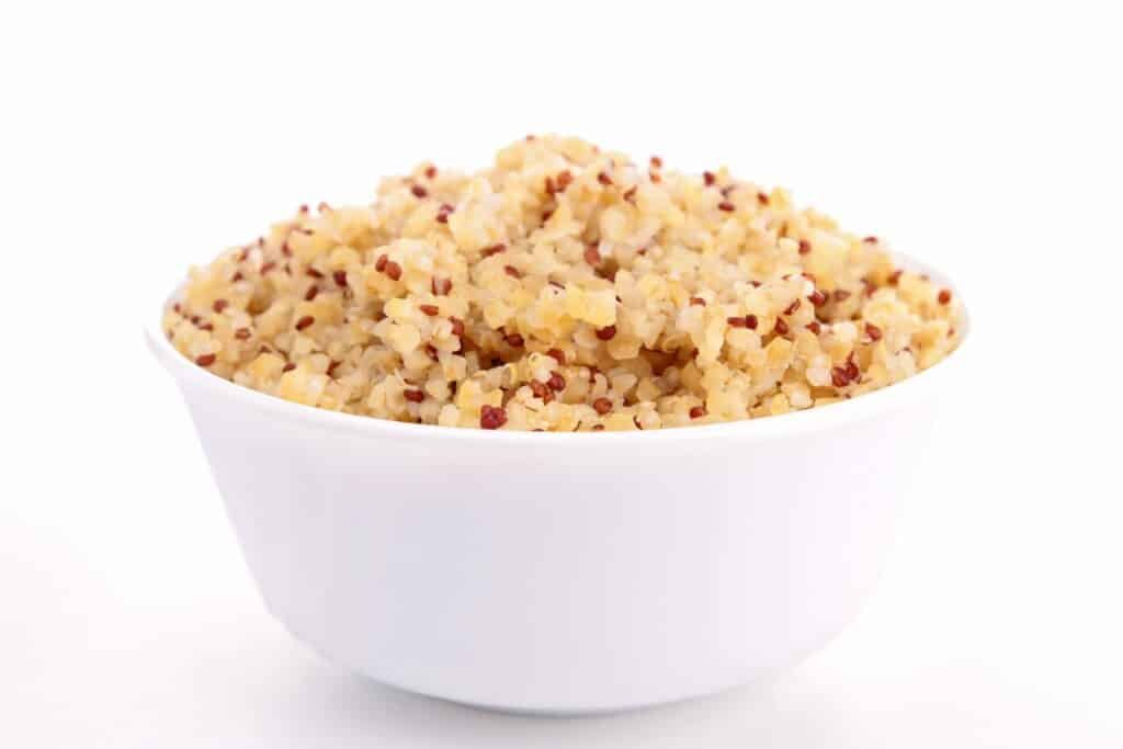 Best Bodybuilding Foods for Cutting: Optimize Fat Loss and Muscle Retention 3 Quinoa bowl
