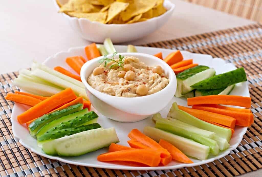Fuel Your Gains: 10 Nutritious Snacks for Bodybuilders 3 Hummus with vegetables, olive oil and pita chips